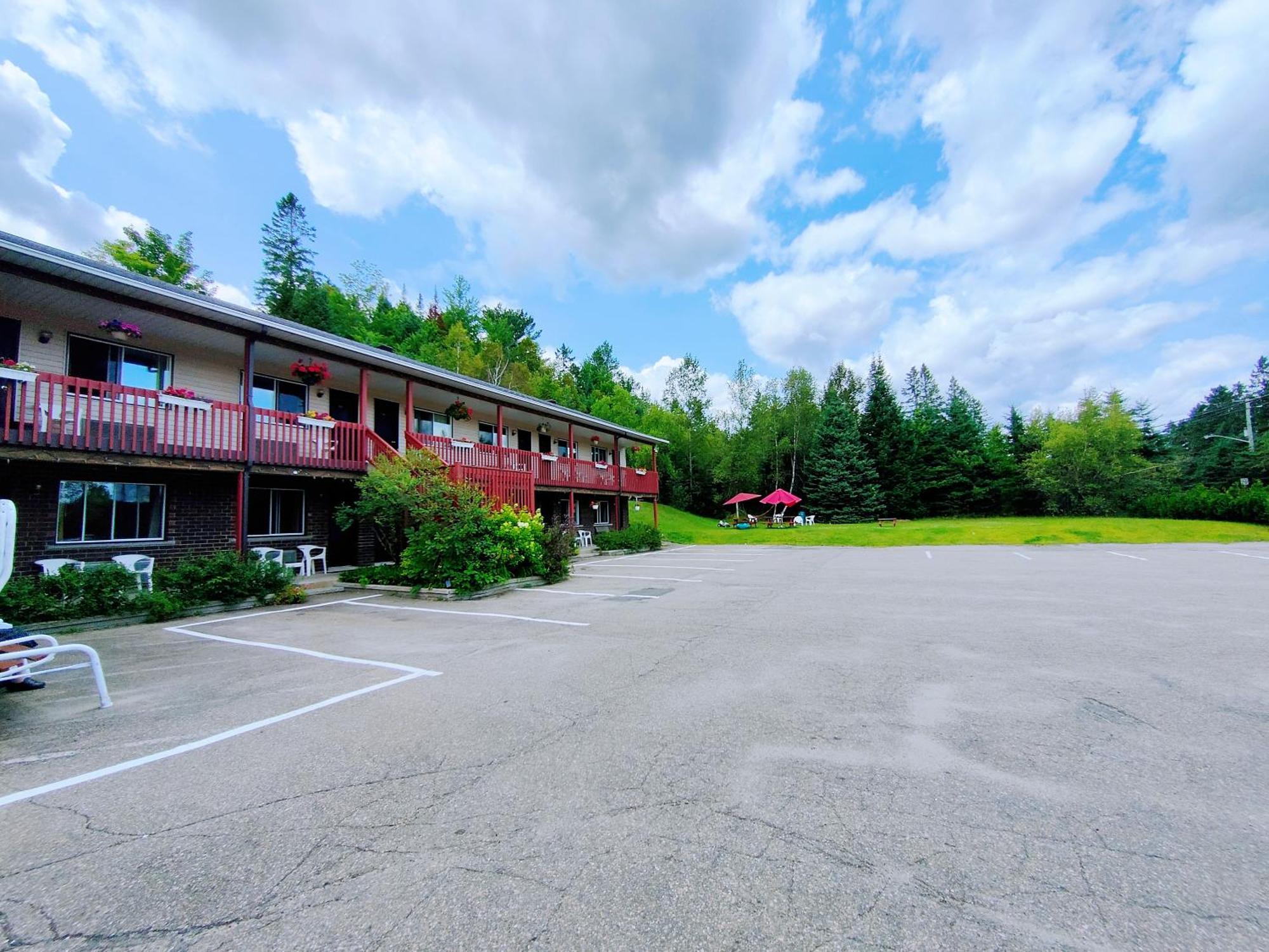Motel Le Radisson De Val-David Exteriér fotografie